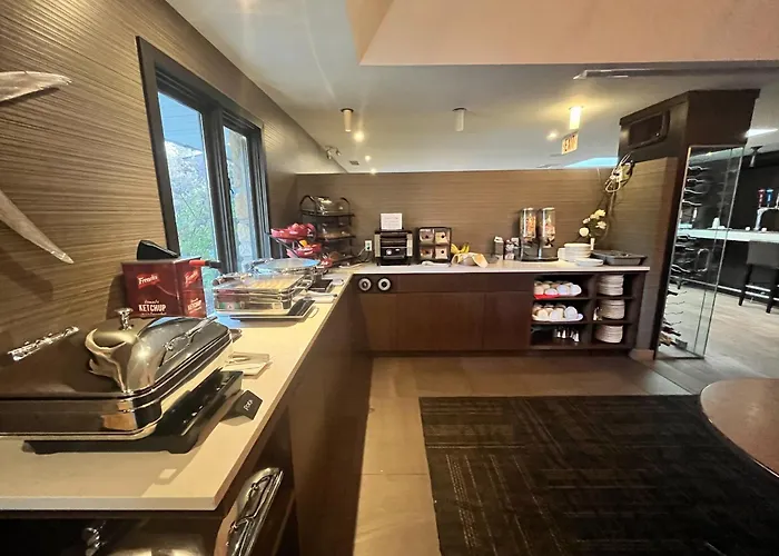 Ramada By Wyndham Ottawa On The Rideau