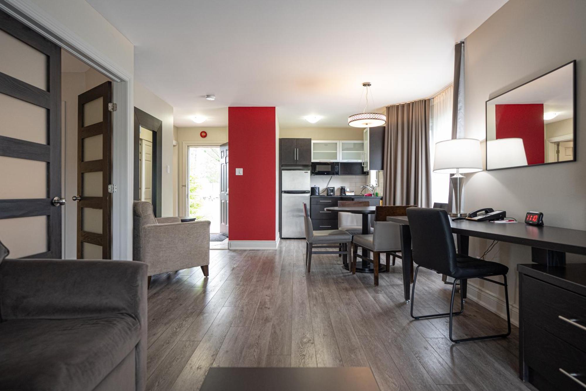 Ramada By Wyndham On The Rideau Hotel