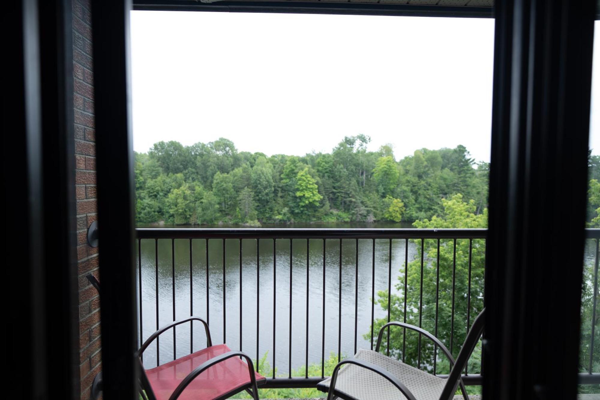 Ramada By Wyndham On The Rideau 3*